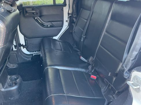 Used 2012 Jeep Wrangler Unlimited Sahara image 11