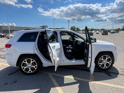 Used 2021 Jeep Grand Cherokee Overland AWD/4WD image 10