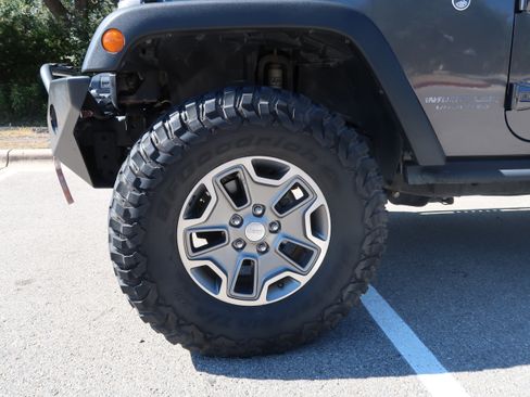 Used 2017 Jeep Wrangler Unlimited Rubicon w/ Connectivity Group image 10