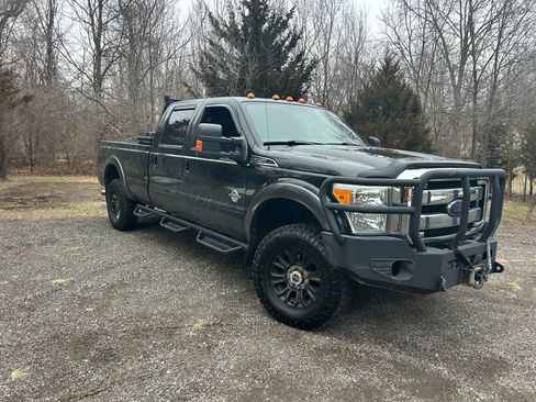 Used 2015 Ford F350 Lariat w/ Lariat Interior Package image 4