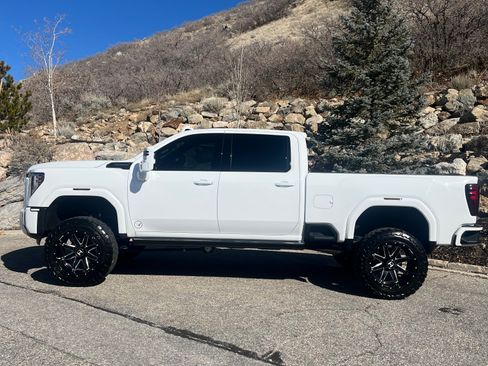 Used 2024 GMC Sierra 3500 Denali Ultimate image 2