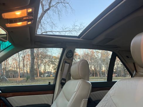 Used 1993 Mercedes-Benz 300 SE image 24