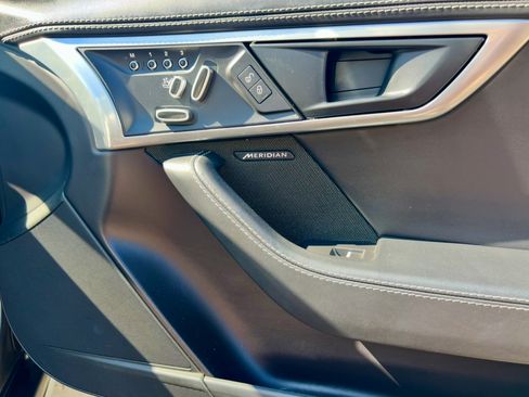 Used 2018 Jaguar F-TYPE R image 14