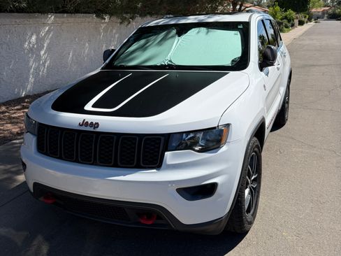 Used 2018 Jeep Grand Cherokee Trailhawk image 2