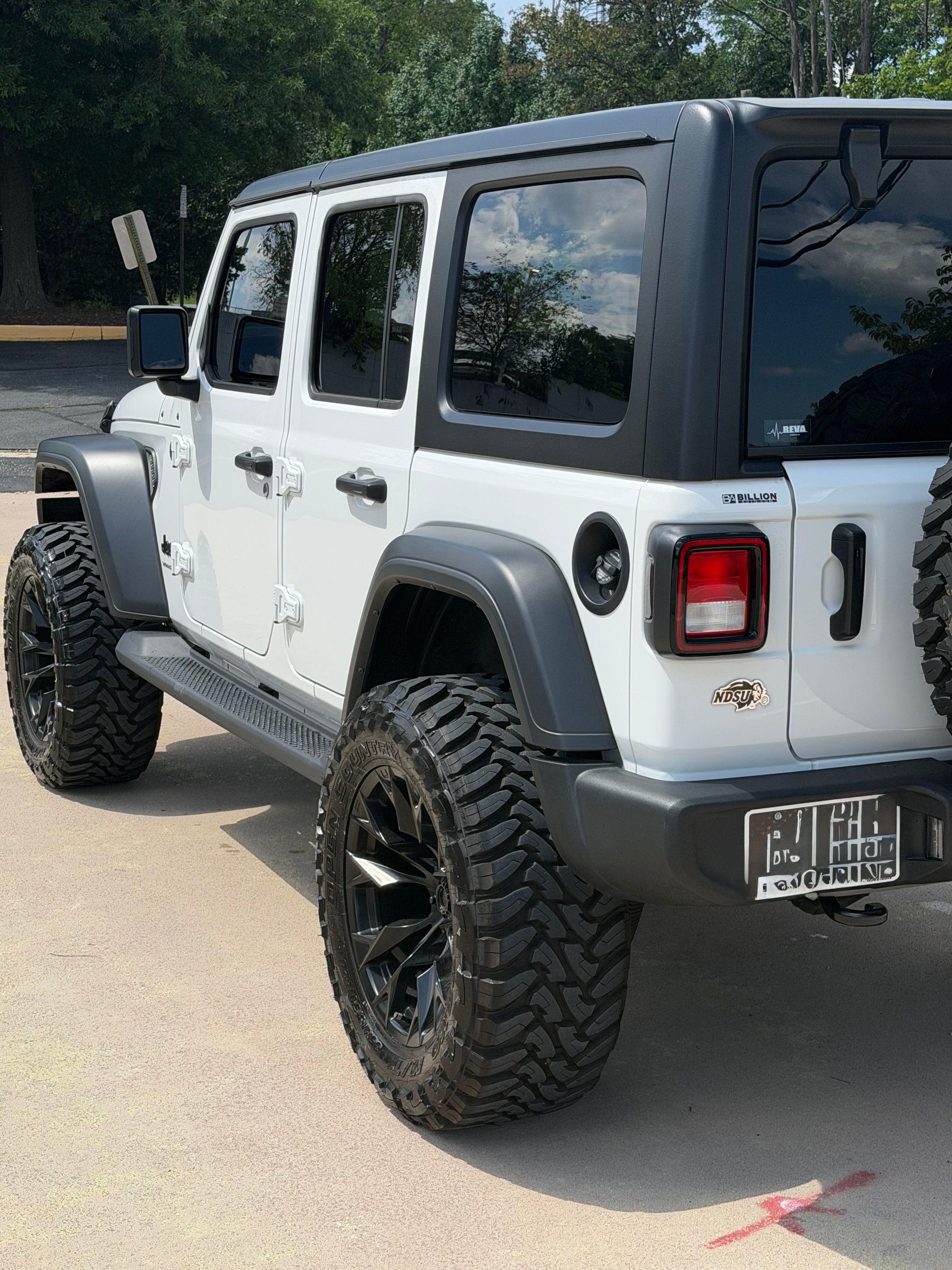 Used 2025 Jeep Wrangler Unlimited Sport AWD/4WD image 2