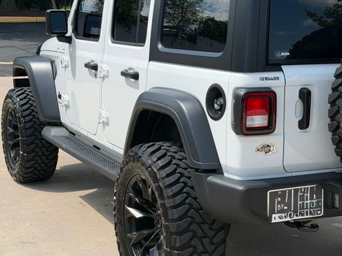 Used 2025 Jeep Wrangler Unlimited Sport AWD/4WD image 2