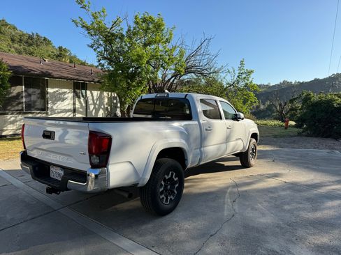 Used 2018 Toyota Tacoma SR5 image 6
