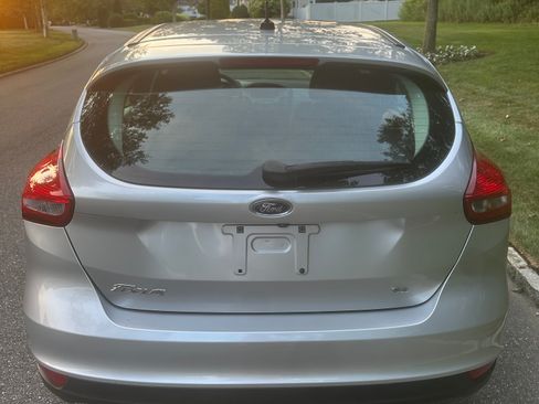 Used 2017 Ford Focus SE image 4