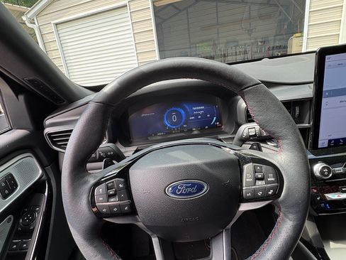 Used 2024 Ford Explorer ST w/ Equipment Group 401A AWD/4WD image 17