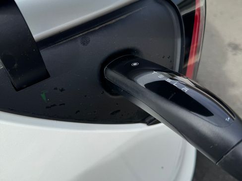 Used 2022 Tesla Model Y Performance image 9