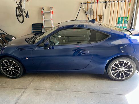 Used 2017 Toyota 86 RWD image 9