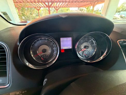 Used 2014 Chrysler Town & Country Touring image 12