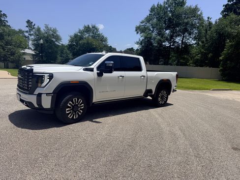 Used 2025 GMC Sierra 3500 Denali Ultimate AWD/4WD image 5