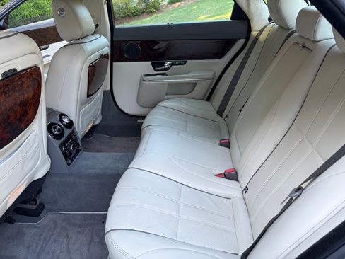 Used 2011 Jaguar XJ L RWD image 6