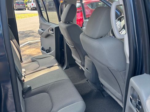 Used 2020 Nissan Frontier SV w/ SV Utility Package image 11