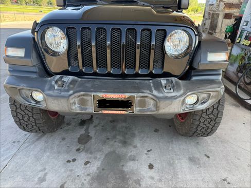 Used 2018 Jeep Wrangler Unlimited Sport S AWD/4WD image 6