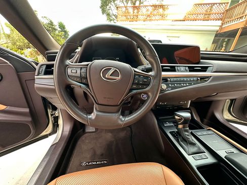 Used 2021 Lexus ES 300h w/ Premium Package FWD image 9