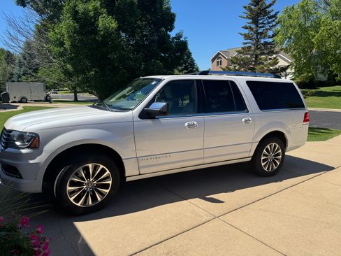 Used 2016 Lincoln Navigator L Select AWD/4WD image 1