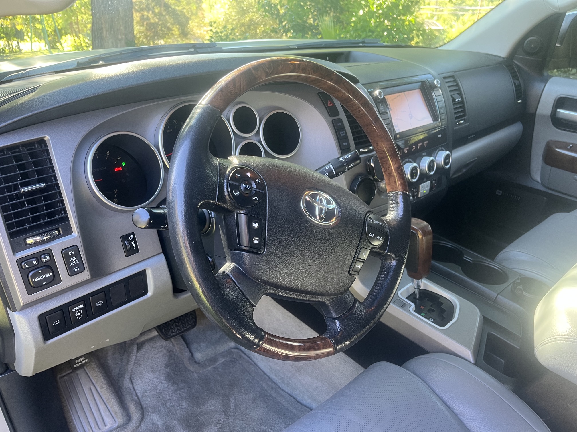 Used 2010 Toyota Sequoia Platinum RWD image 12