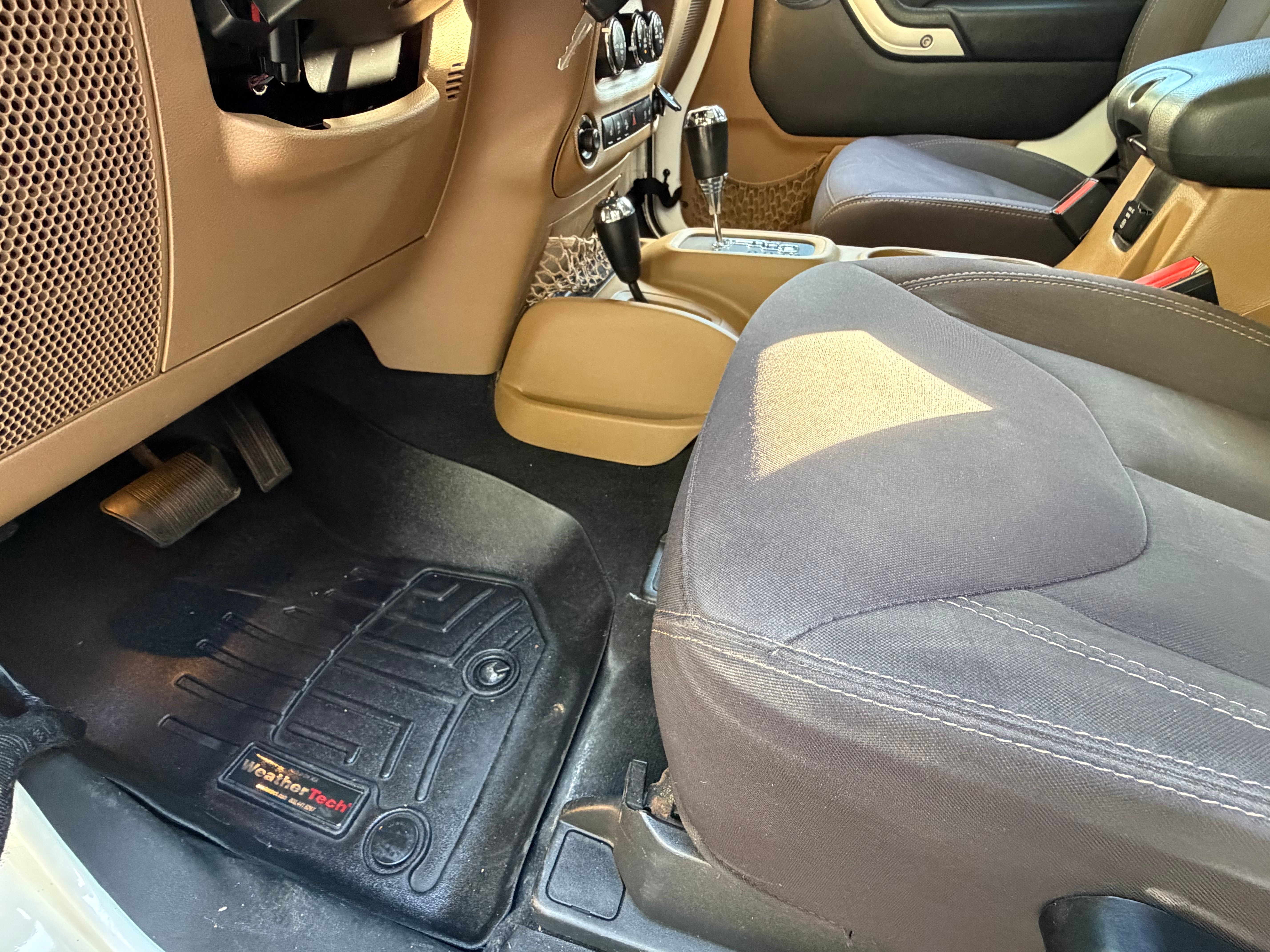 Used 2013 Jeep Wrangler Sahara w/ Connectivity Group AWD/4WD image 16
