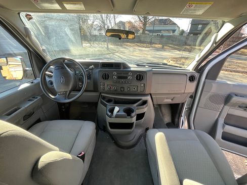 Used 2013 Ford E-350 and Econoline 350 XLT image 13