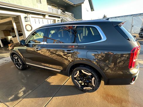 Used 2024 Kia Telluride S w/ S Sunroof Package image 4