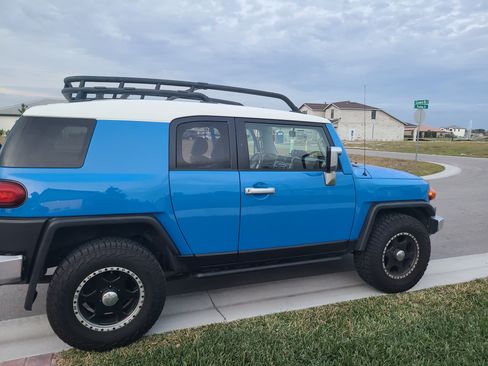 Used 2007 Toyota FJ Cruiser Sport Utility 2D image 1