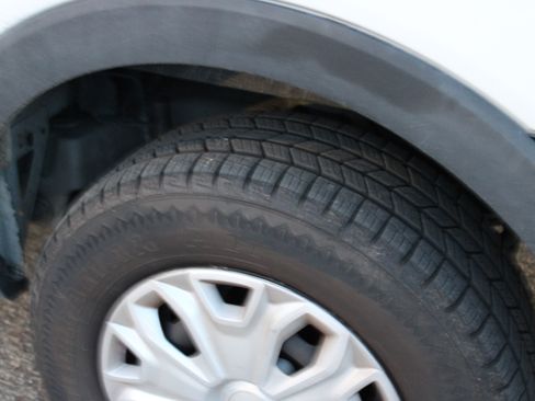 Used 2022 Ford E-Transit 148 High Roof Extended image 11