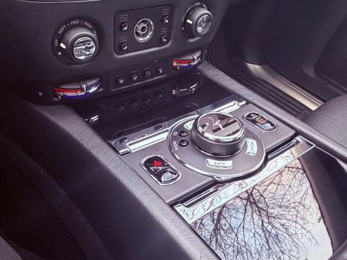 Used 2015 Rolls-Royce Ghost image 24