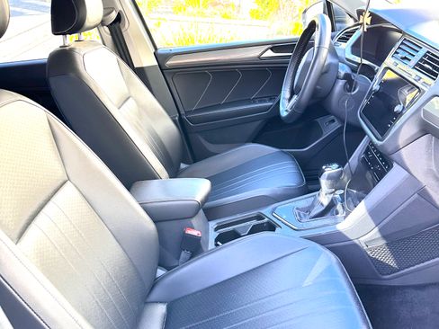 Used 2022 Volkswagen Tiguan SE image 12