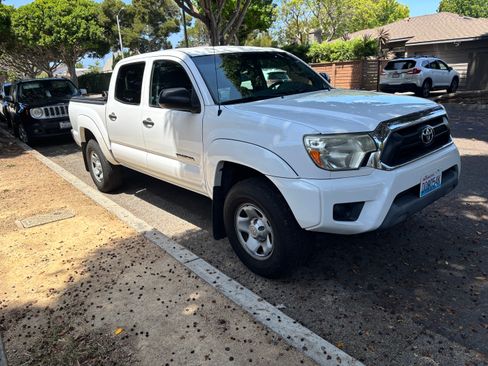 Used 2015 Toyota Tacoma PreRunner w/ SR5 Package RWD image 15