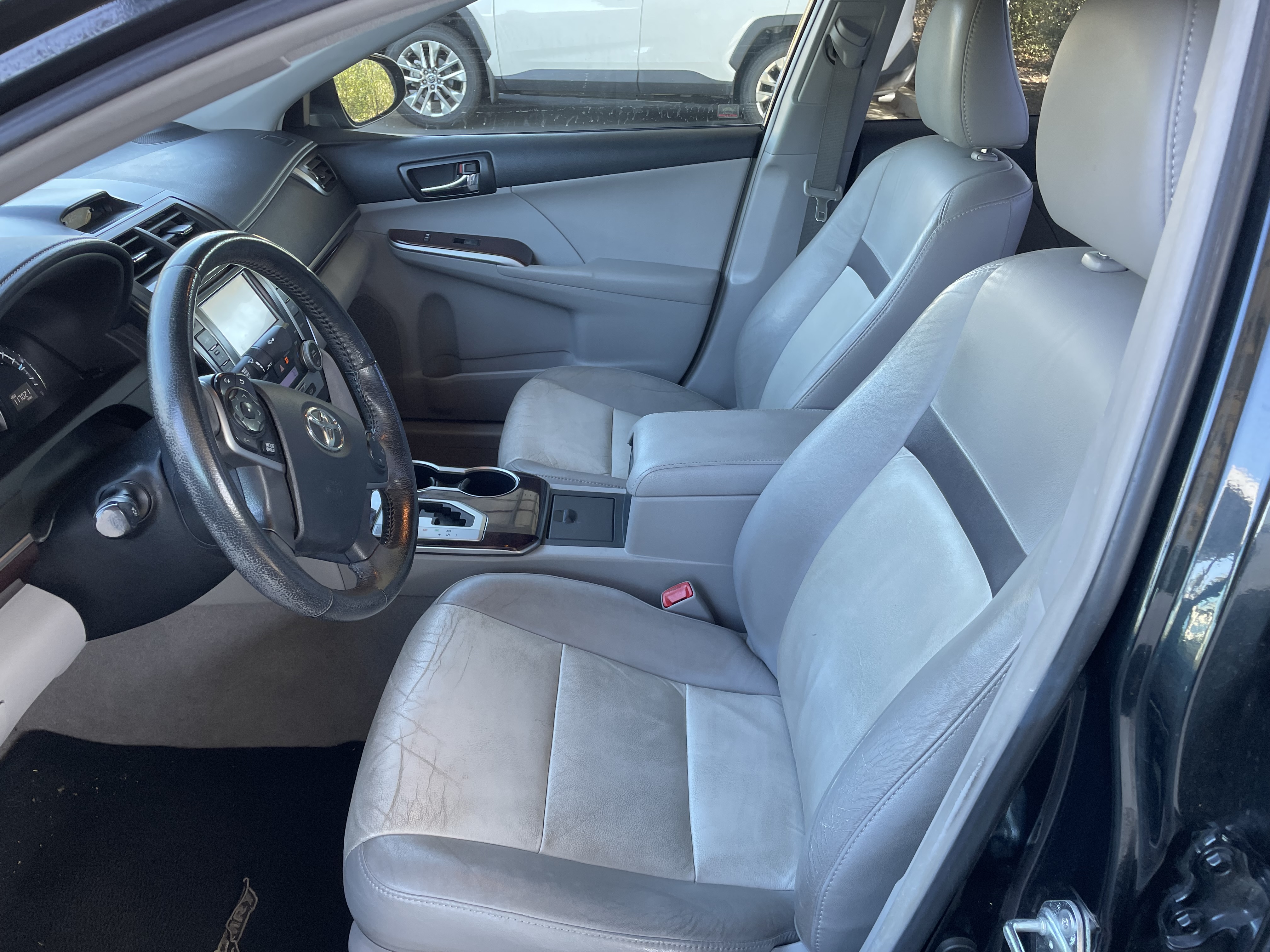 Used 2012 Toyota Camry XLE FWD image 5