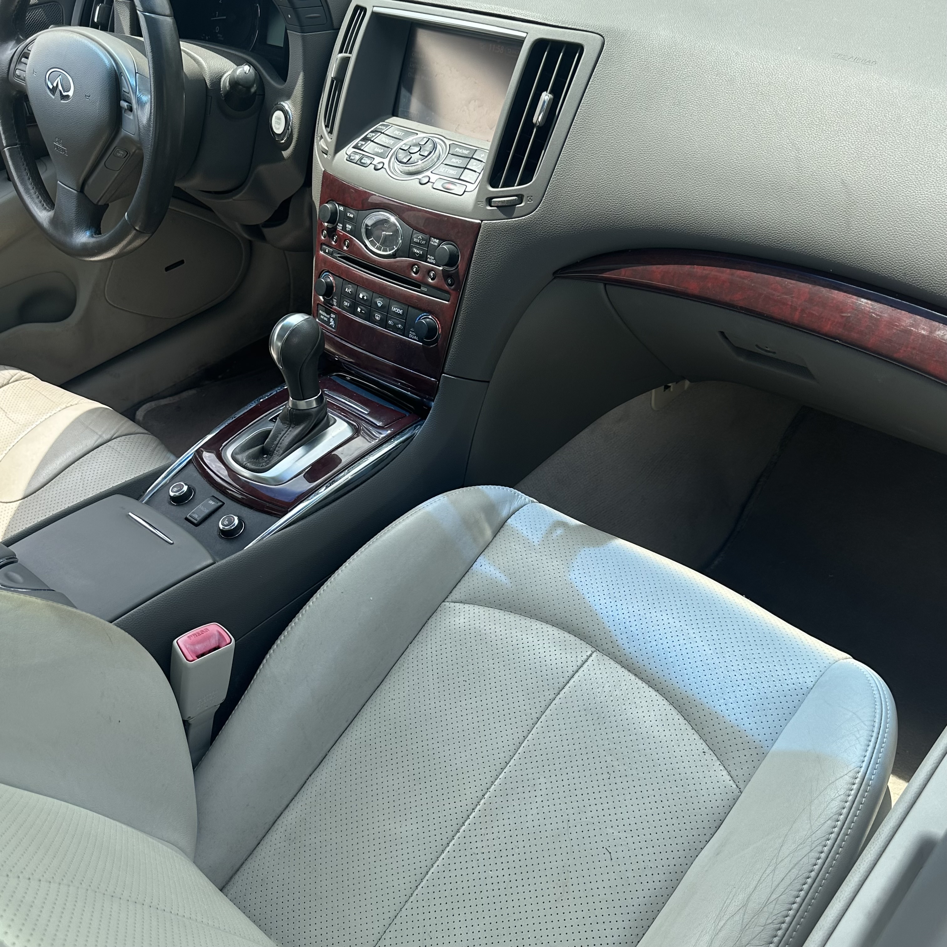 Used 2013 INFINITI G37 x Sedan w/ Premium Pkg AWD/4WD image 10