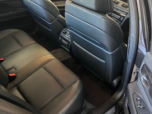 Used 2011 BMW 750i RWD image 10