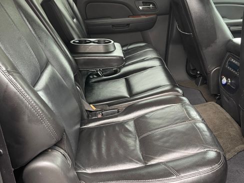 Used 2007 GMC Yukon XL SLT w/ SLT Preferred Equipment Group RWD image 8