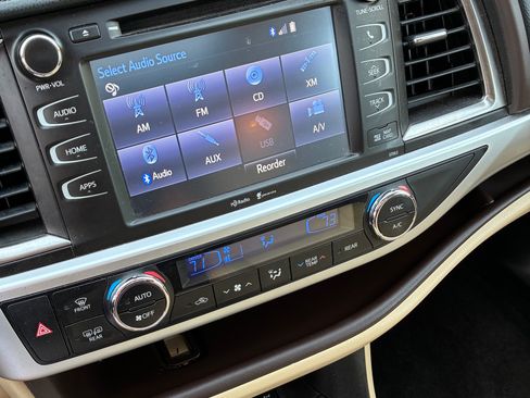 Used 2015 Toyota Highlander XLE image 15