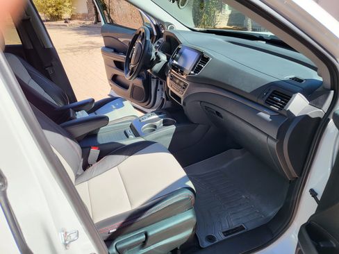 Used 2021 Honda Ridgeline Sport image 2