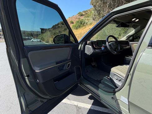 Used 2022 Rivian R1T Launch Edition image 10