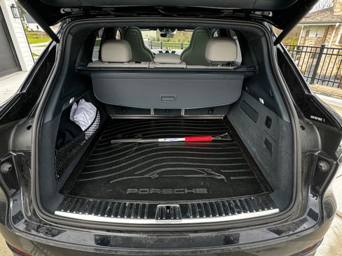 Used 2020 Porsche Cayenne Turbo image 11