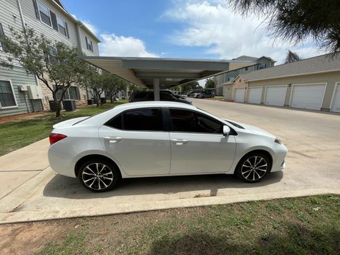 Used 2019 Toyota Corolla SE FWD image 1