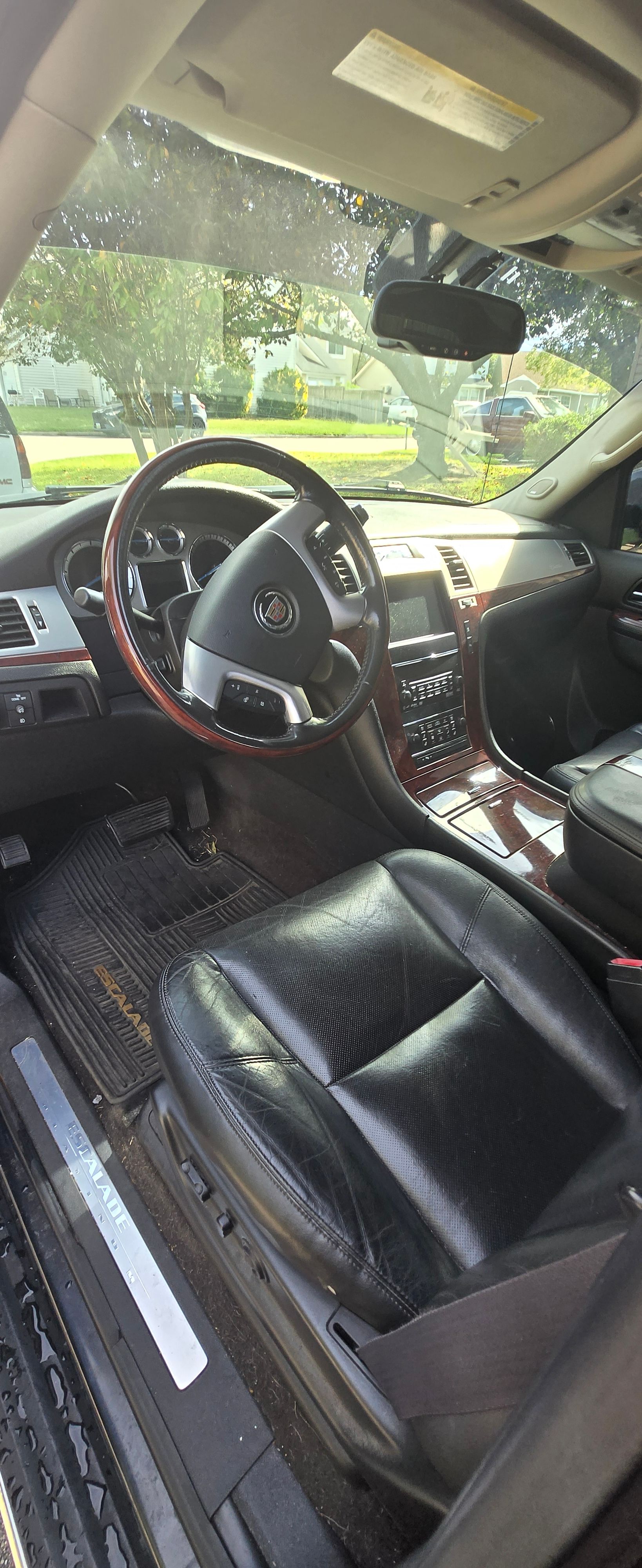 Used 2011 Cadillac Escalade EXT Luxury AWD/4WD image 16