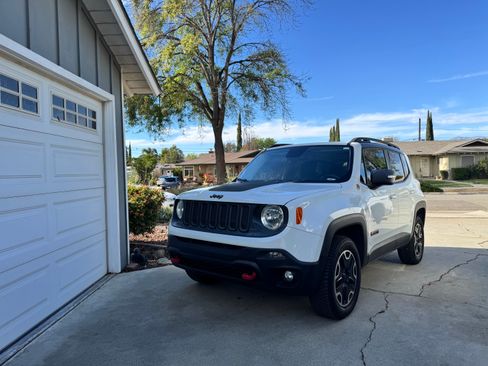 Used 2016 Jeep Renegade Trailhawk image 4