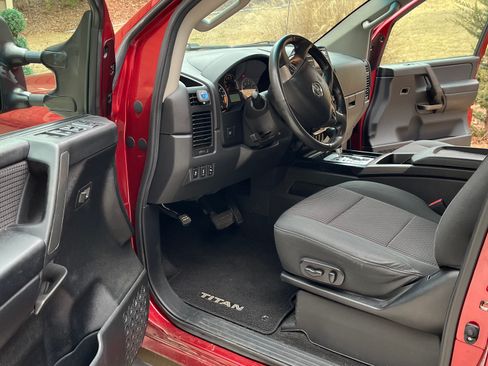 Used 2013 Nissan Titan SV w/ SV Premium Utility Pkg image 10