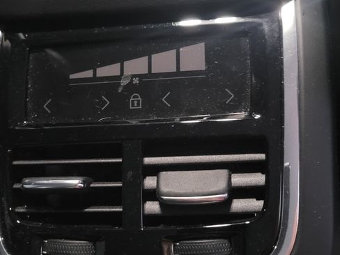 Used 2022 Volvo XC60 B5 Inscription w/ Climate Package image 5