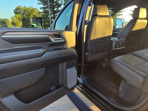 Used 2024 Chevrolet Silverado 3500 High Country w/ High Country Premium Package image 10