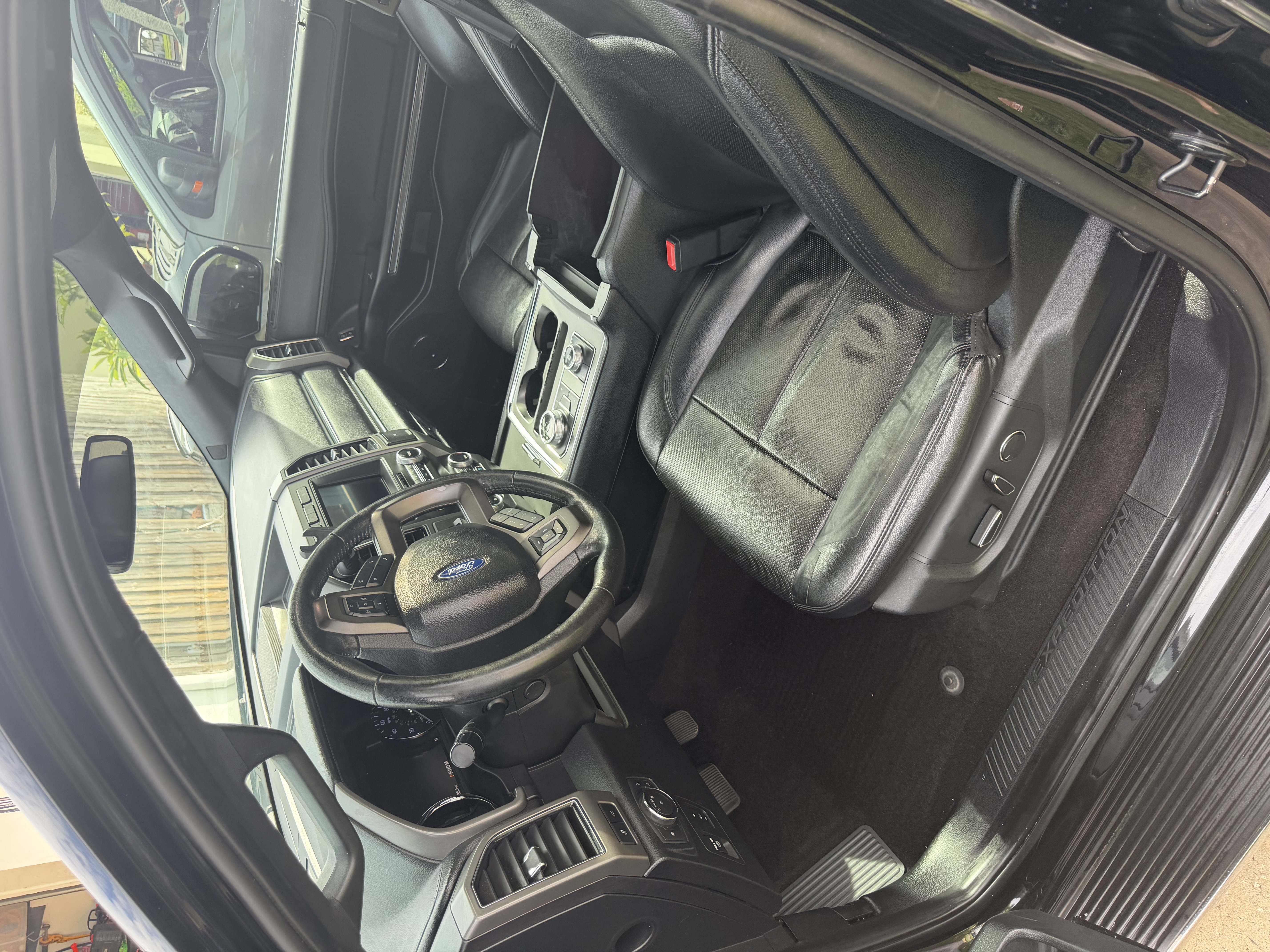 Used 2019 Ford Expedition Max XLT w/ Equipment Group 202A AWD/4WD image 10
