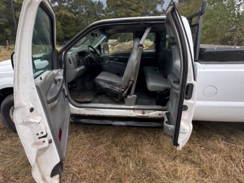 Used 2003 Ford F250 XL image 10