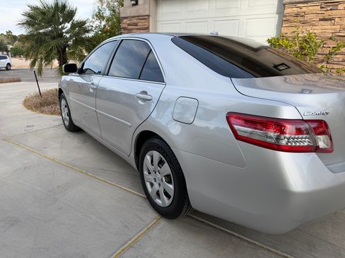 Used 2011 Toyota Camry LE image 5