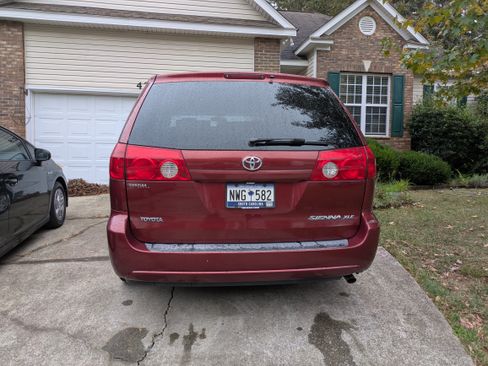 Used 2007 Toyota Sienna XLE image 8