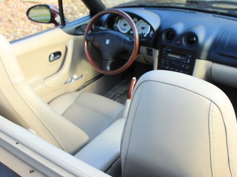 Used 2000 MAZDA MX-5 Miata image 13